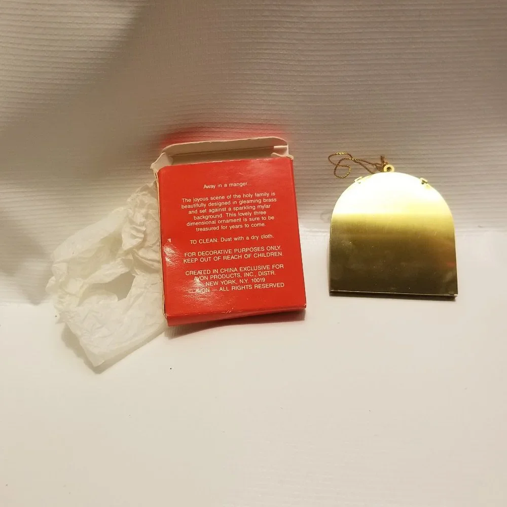 Dazzling vintage Avon Nativity Reflections ornament - Picture 11 of 11